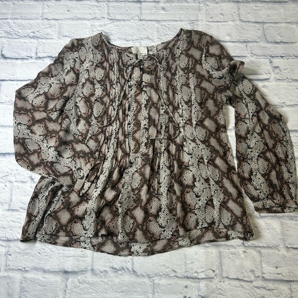Greylin Brown Snake Print Blouse. Size M.
Career. Professional. Wear to Work. - Picture 3 of 7